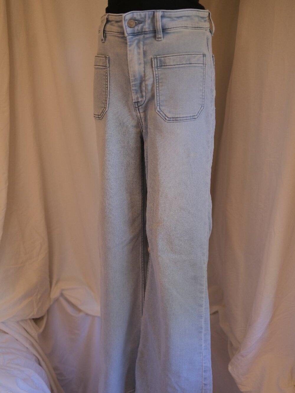 Faherty Light Wash Wide Leg Patch Pocket Jeans Size 28